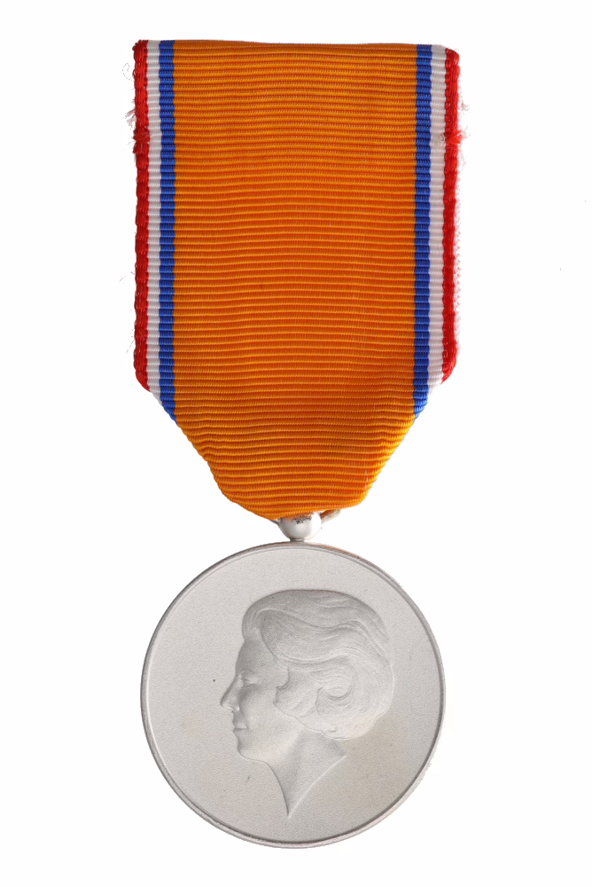 Beatrix-type medal for overseas visits, obverse: royal honour from 2000
