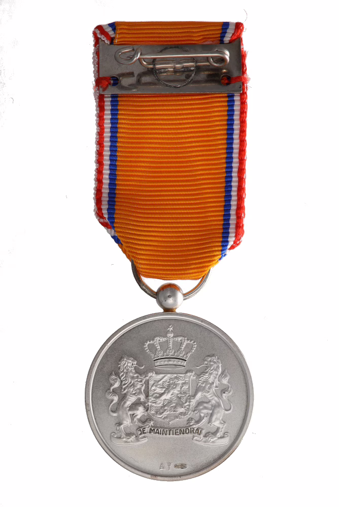 The Medal for Overseas Visits, Willem-Alexander type, reverse side of the royal honour from 2013
