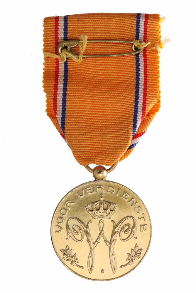 The gold medal of the Order of the Crown, medal of honour, reverse side of the Order of Knighthood from 1969 for meritorious service