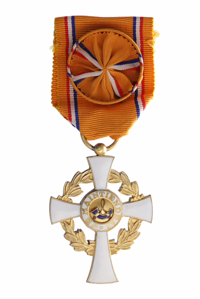 Order of the Crown, Cross of Honour with rosette