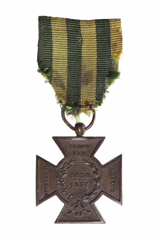 The Metal Cross 1830–1831 for volunteers, reverse side of a military decoration from 1830 bearing the inscription ‘Loyal to King and Country’