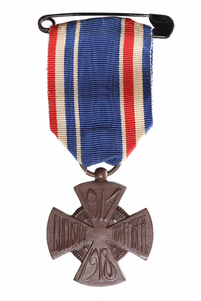 The 1914–1918 Mobilisation Cross, obverse of a military decoration from 1914, a medal bearing the inscription ‘Augustus novemeber 1914 1918’