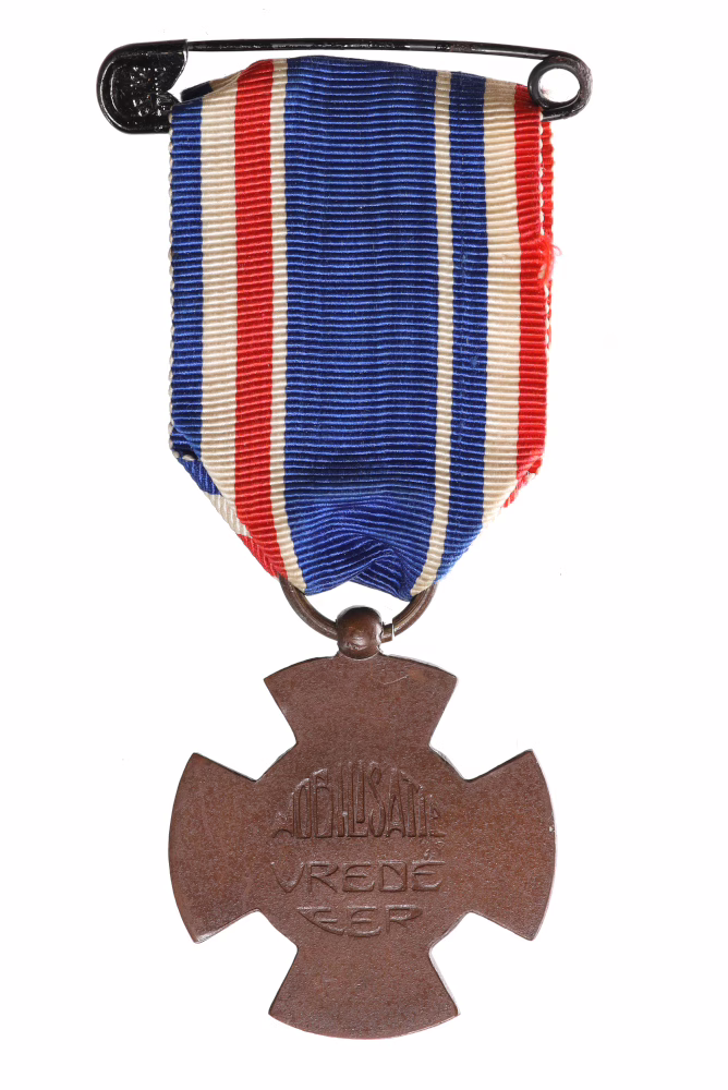 The 1914–1918 Mobilisation Cross, reverse side of a military decoration from 1914 bearing the inscription ‘Mobilisation, Peace, Honour’