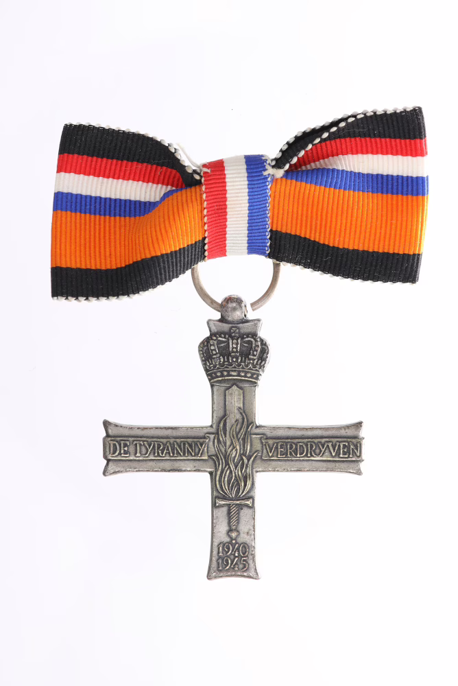 The Resistance Commemorative Cross, front of the cross from 1980; a medal bearing the inscription ‘Drive out Tyranny 1940 1945’