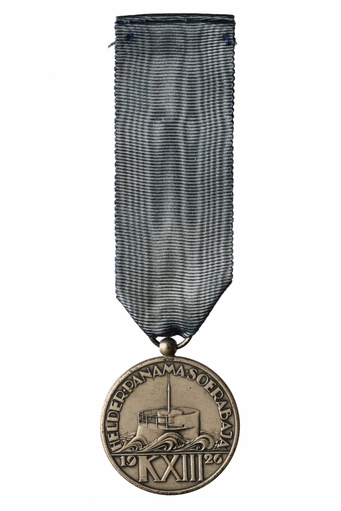 The Medal of the National Commission for Surveying and Levelling, 1926, obverse of the award for the crew of the K-XIII bearing the inscription 19 KXIII 26 HELDER PANAMA SOERABAJA