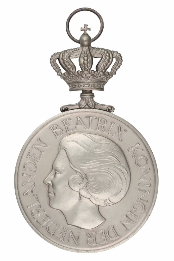 The Royal Medal of Honour, Queen Beatrix type, obverse of the royal decoration from 1981