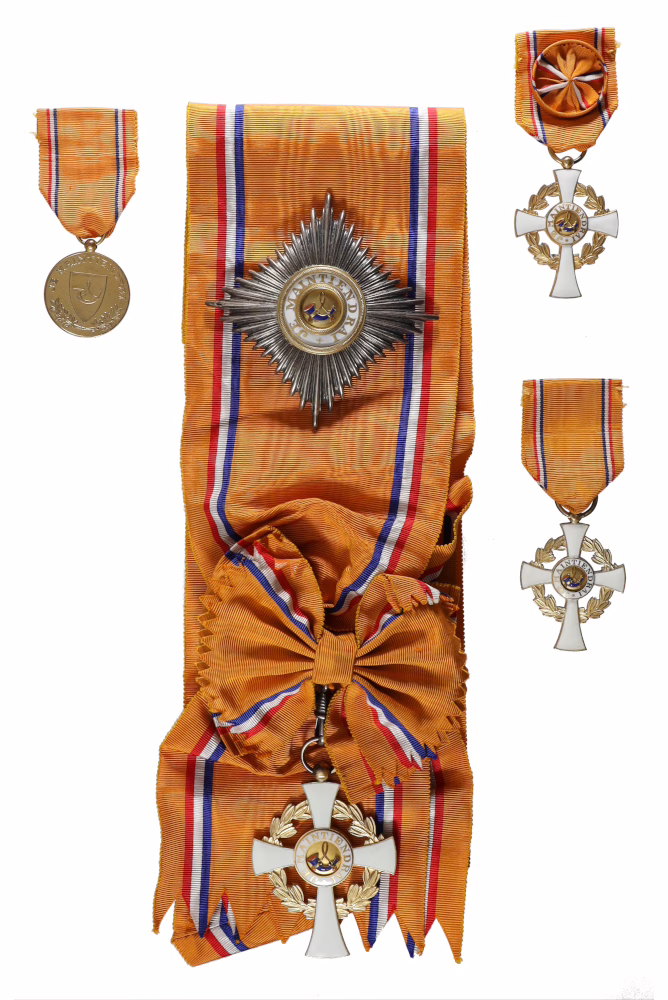 The Order of the Crown, Grand Cross, Cross of Honour, Officer’s Medal of Honour; obverse of a royal decoration from 1969, featuring the inscription ‘Je Maintiendrai’