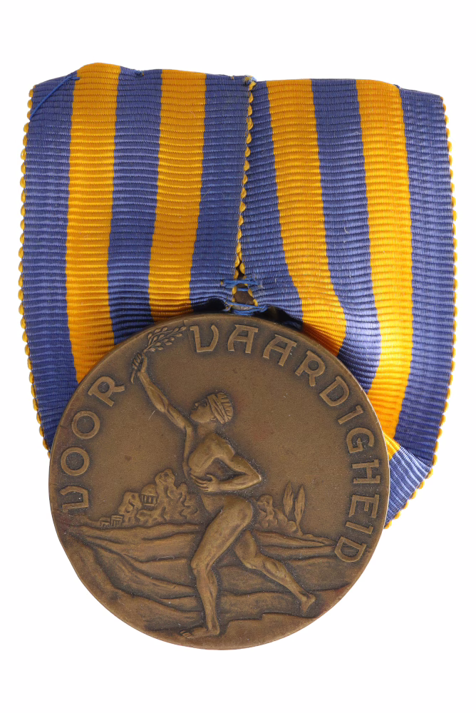 The bronze proficiency medal of the Royal Dutch East Indies Army, obverse of the 1919 medal