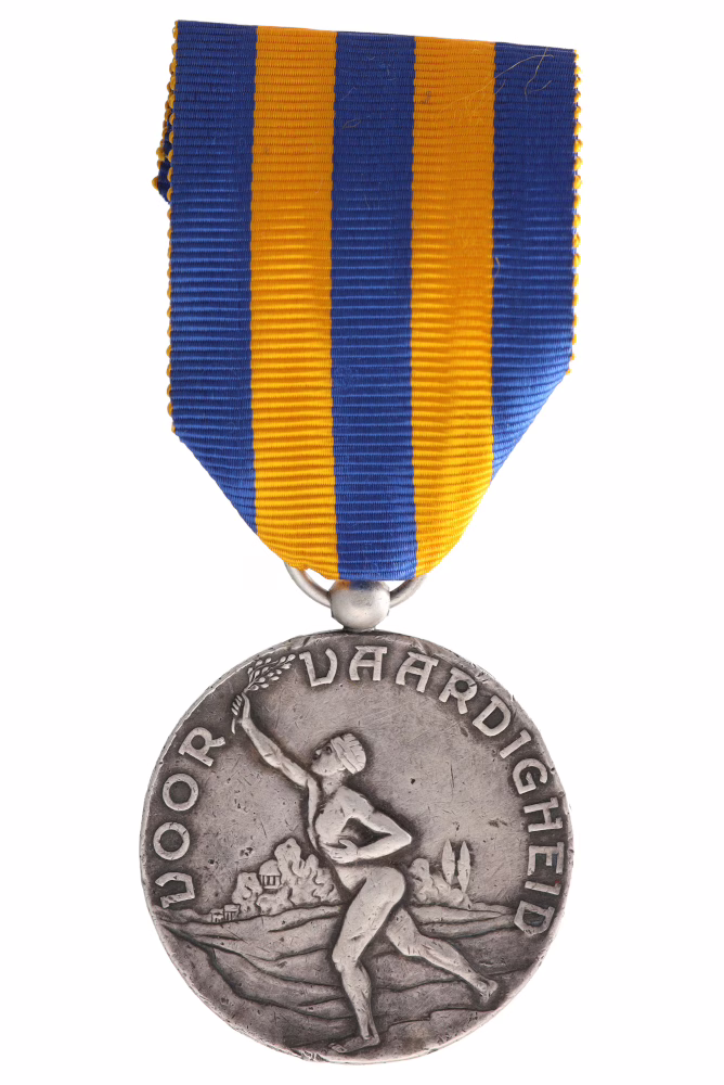 The Royal Dutch East Indies Army Silver Proficiency Medal, obverse of the 1919 medal