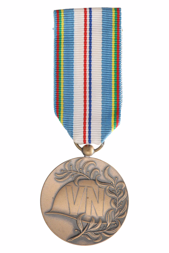 The Commemorative Medal for UN Peacekeeping Operations in Ethiopia and Eritrea, obverse of the military decoration from 2001