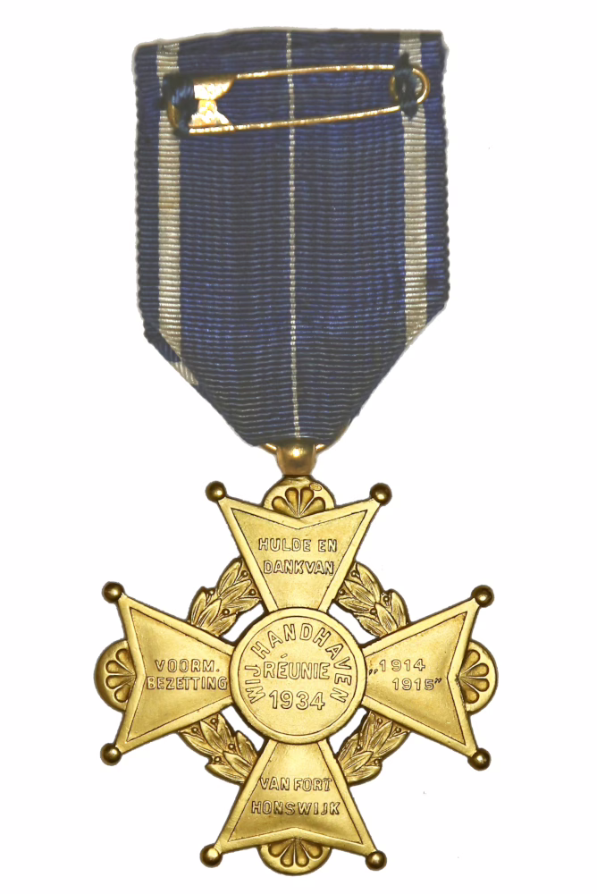 The Fort Honswijk 1914–1934 Golden Reunion Cross, obverse of a military medal from 1914 bearing the inscription ‘TRIBUTE AND THANKS FROM THE FORMER GARNISON “1914–1915” OF FORT HONSWIJK’