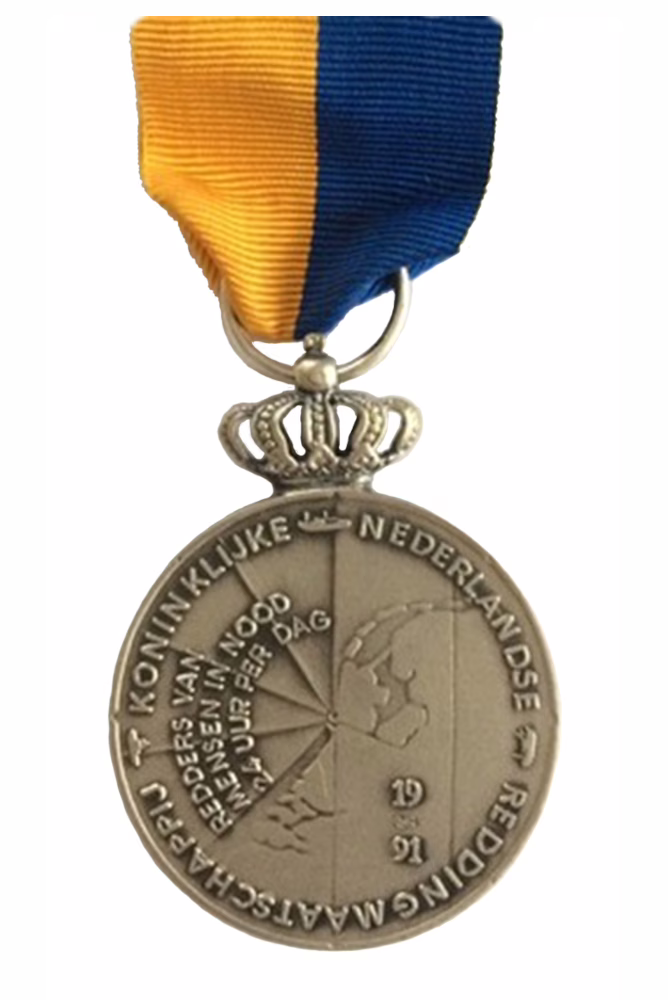 The Royal Dutch Lifeboat Association’s silver medal for long and faithful service, front of the medal