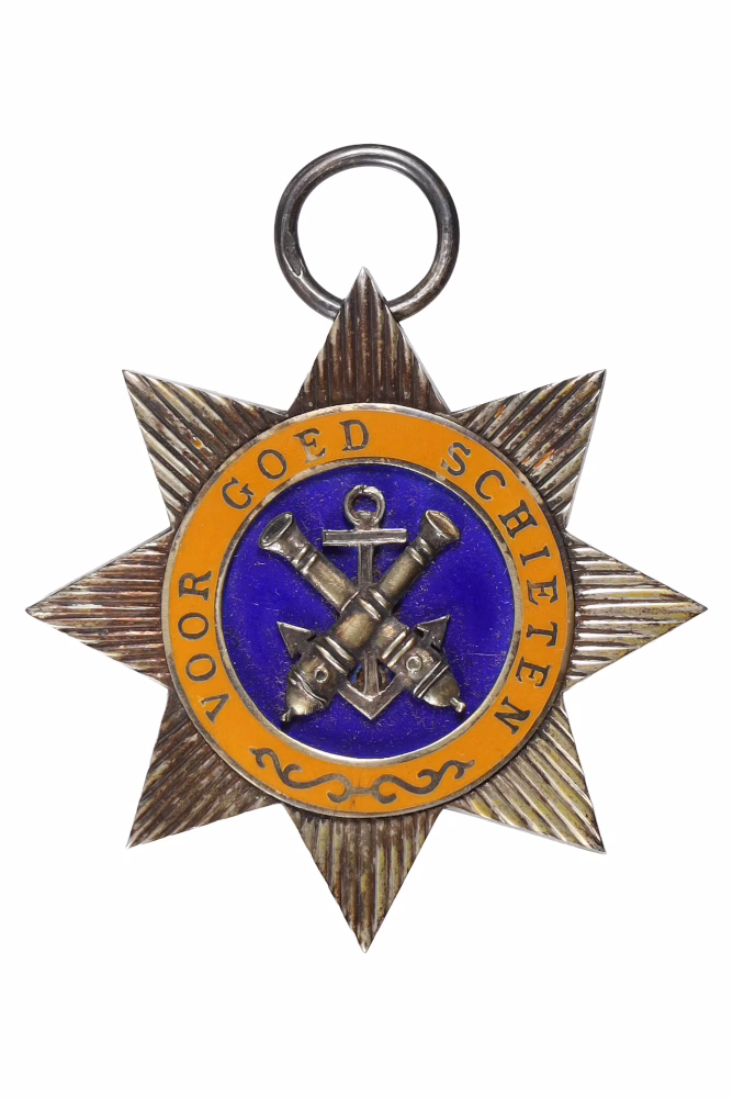 The Badge of Honour for Master Gunner, obverse of a military medal from 1909 bearing the inscription ‘FOR EXCELLENT SHOOTING’